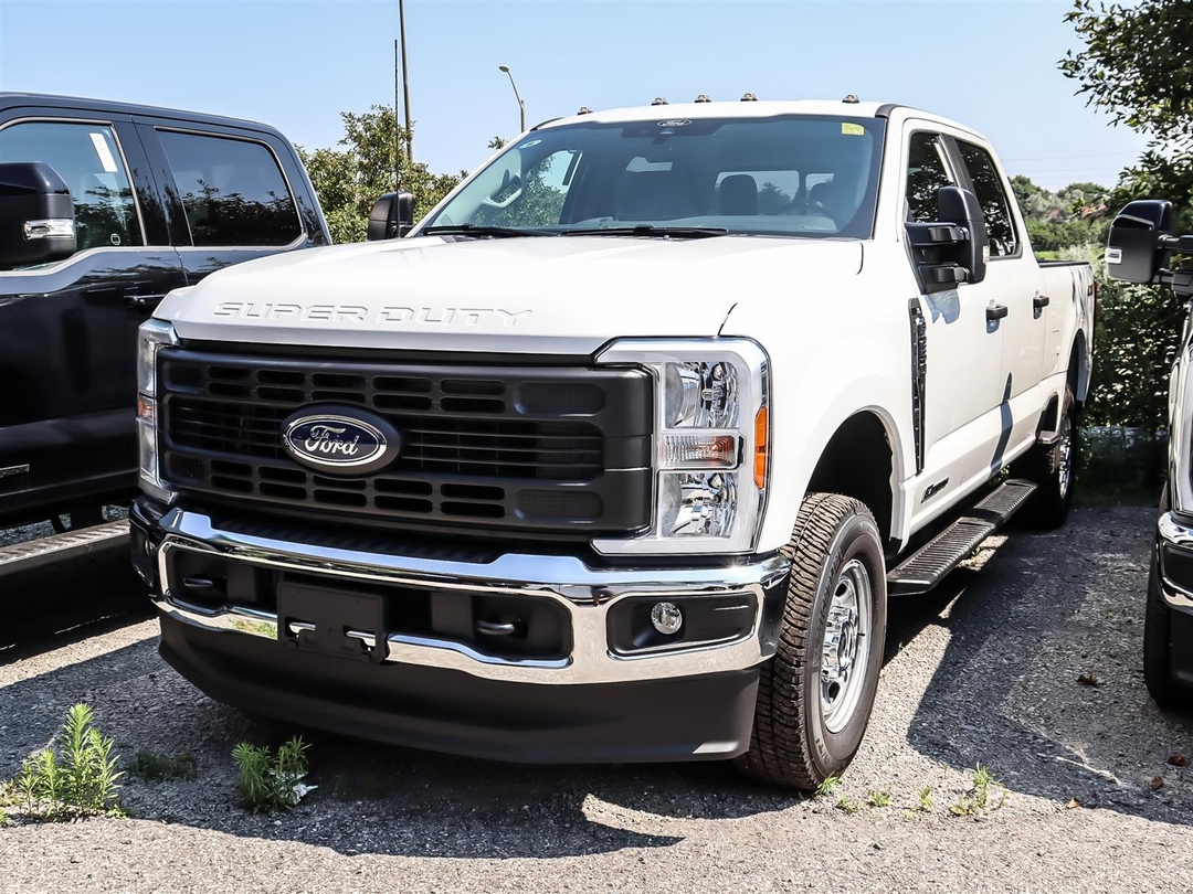 Oxford White 2026 Ford F-250 Super Duty Pickup Truck Four-Wheel Drive Automatic
