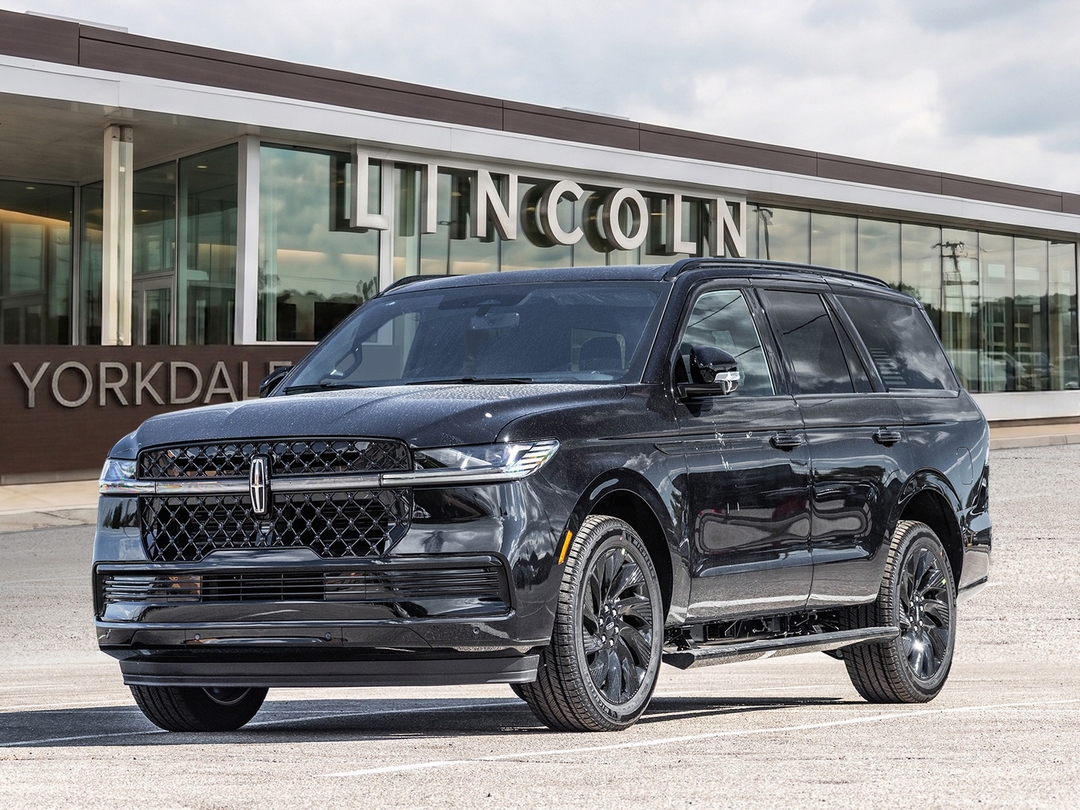 Infinite Black Metallic Clearcoat 2027 Lincoln Navigator SUV / Crossover Four-Wheel Drive Automatic