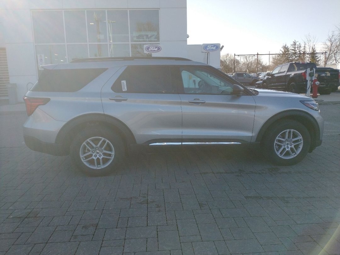 new 2025 Ford Explorer car, priced at $52,680