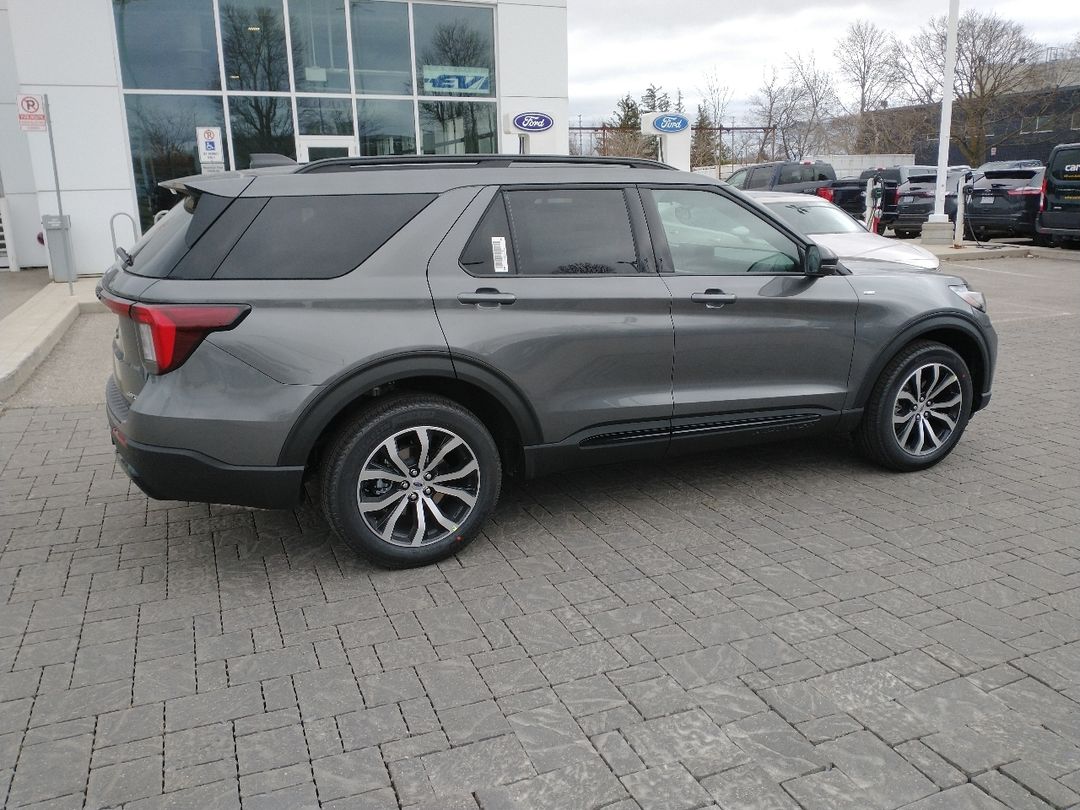 new 2025 Ford Explorer car, priced at $61,115