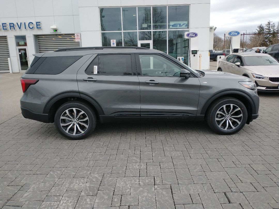 new 2025 Ford Explorer car, priced at $61,115