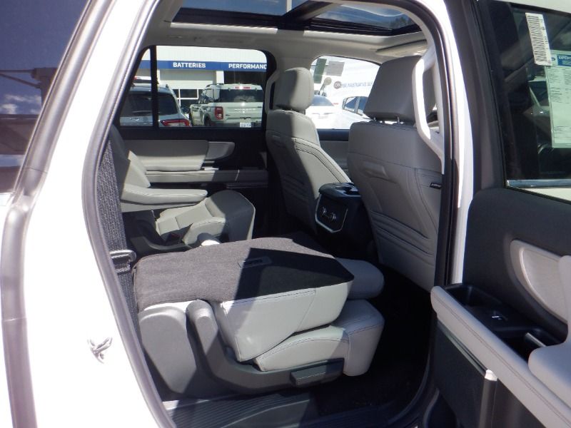new 2025 Ford Expedition car, priced at $91,665