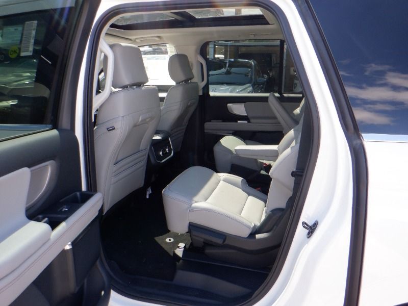 new 2025 Ford Expedition car, priced at $91,665