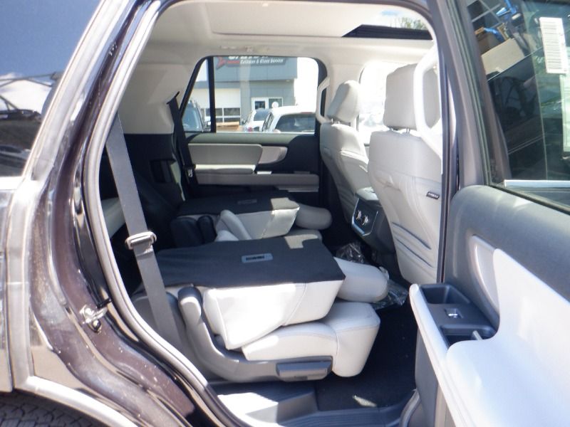 new 2025 Ford Expedition car, priced at $88,265