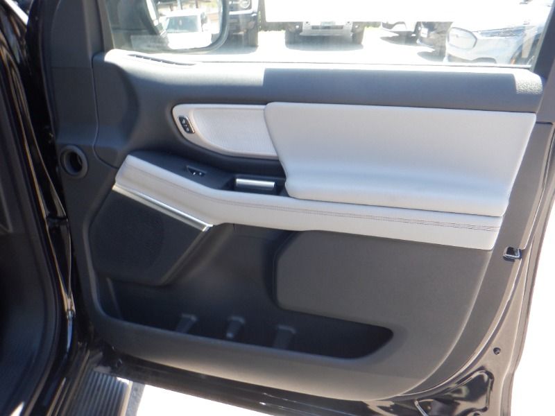 new 2025 Ford Expedition car, priced at $88,265