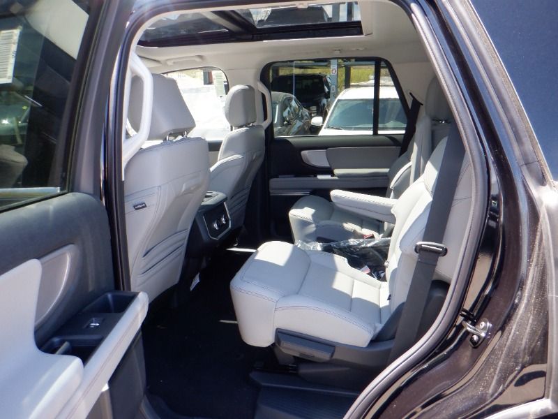 new 2025 Ford Expedition car, priced at $88,265