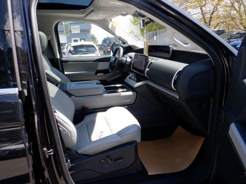 new 2025 Ford Expedition car, priced at $88,265