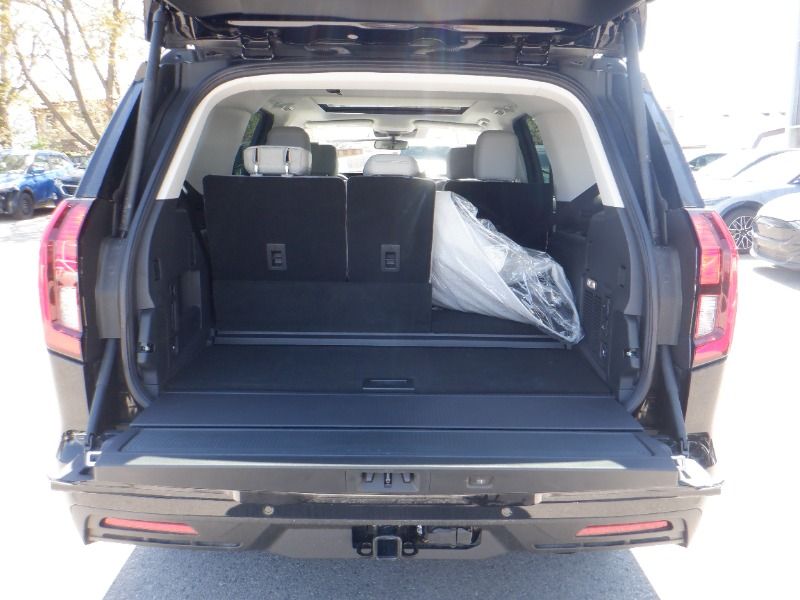 new 2025 Ford Expedition car, priced at $88,265