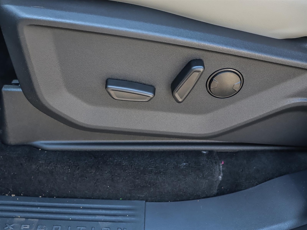 new 2025 Ford Expedition car, priced at $89,315